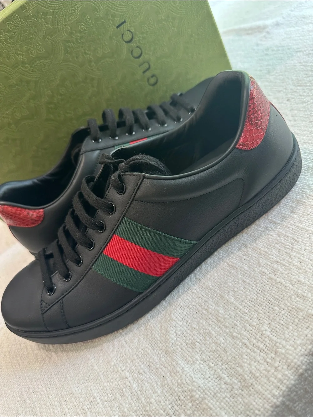 Gucci Black Leather Low-Top Sneakers with Red & Green Web